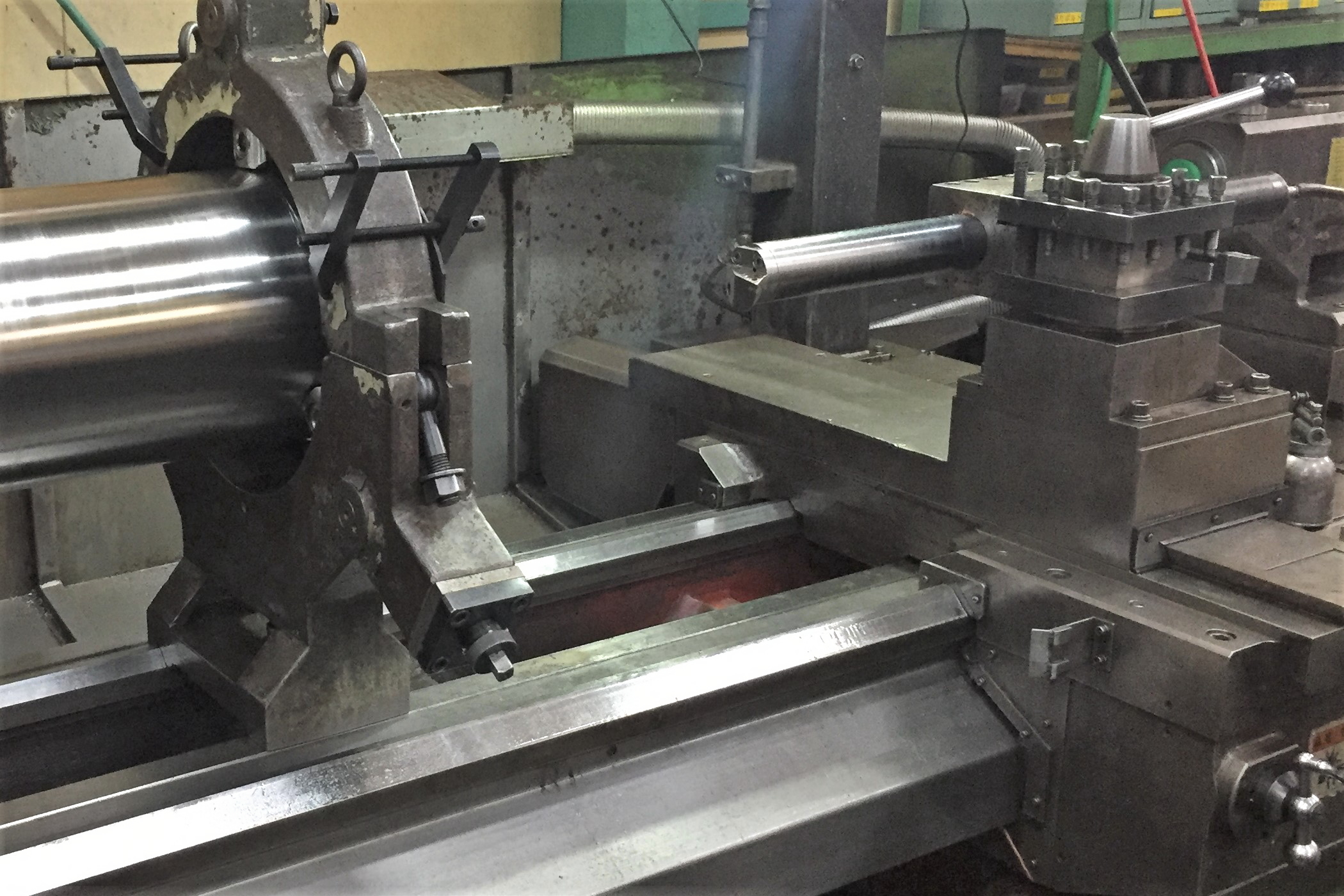 Inner diameter machining of cylinder using anti-vibration bar on CNC lathe04