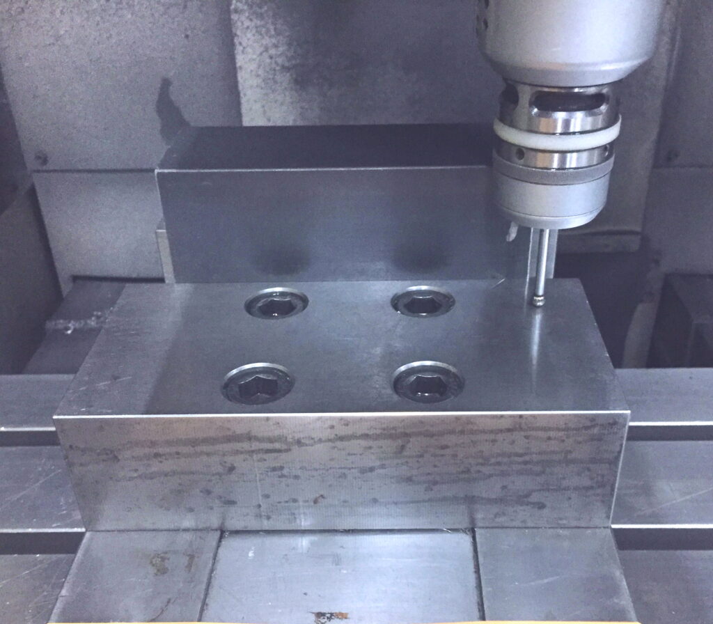 マシニングセンタで段取り作業06