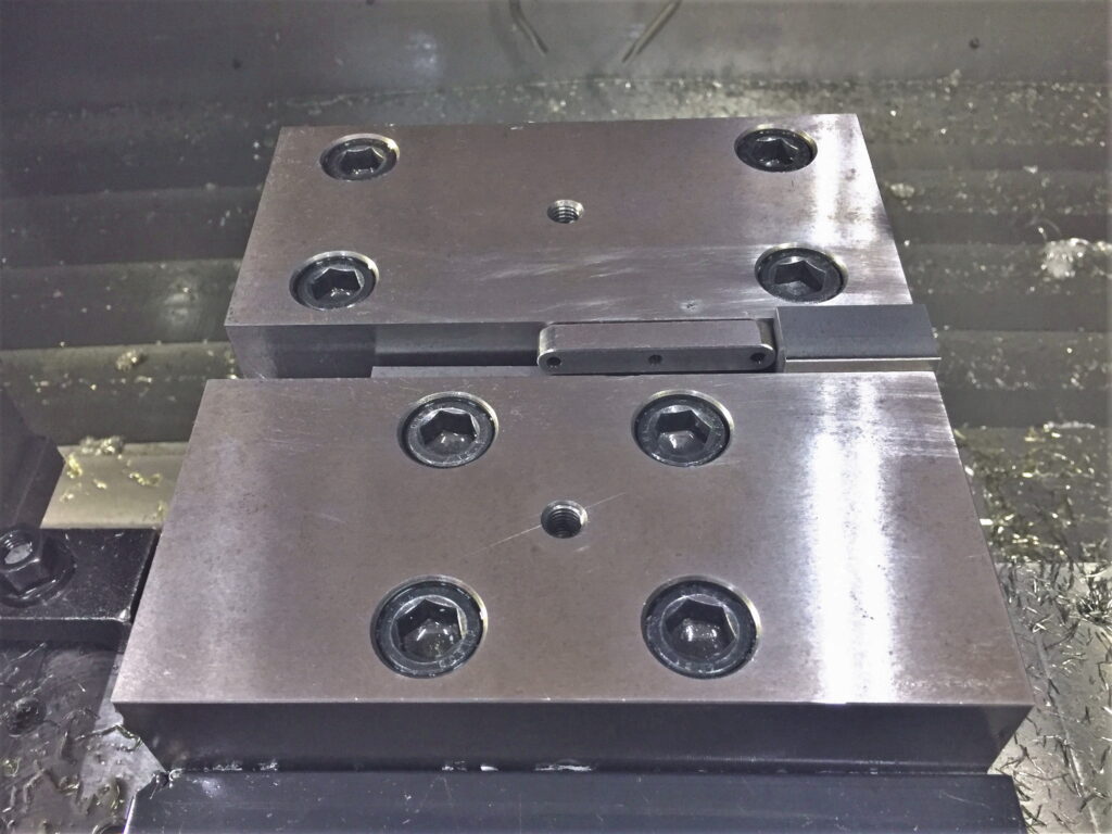 立形マシニングセンタで段取り作業10
