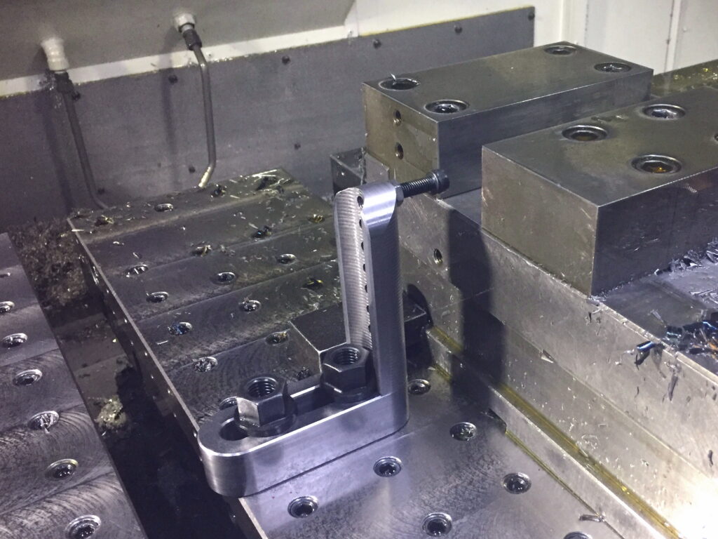 マシニングセンタで段取り作業12