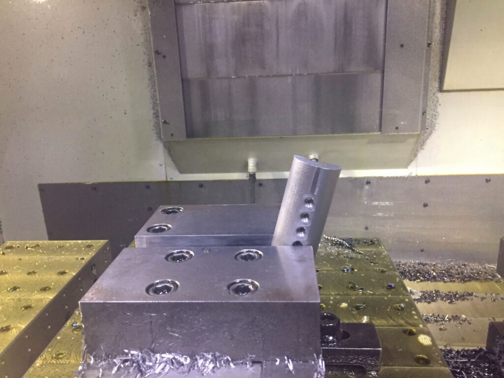 マシニングセンタで段取り作業13