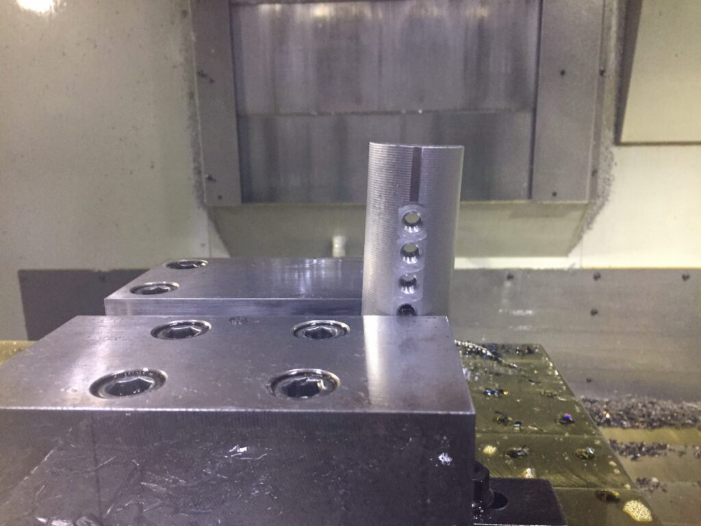 マシニングセンタで段取り作業14