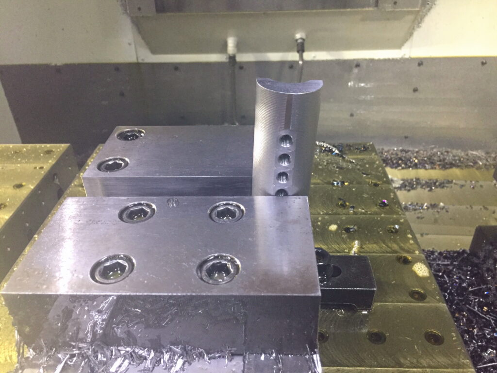マシニングセンタで段取り作業15