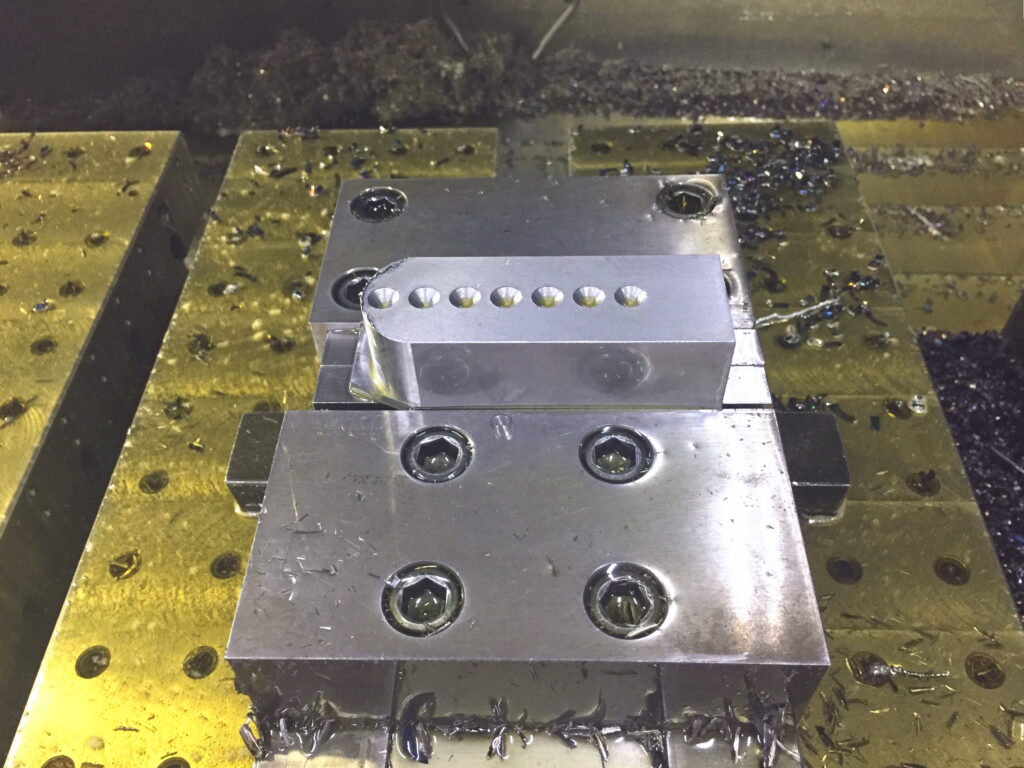 マシニングセンタで穴加工04