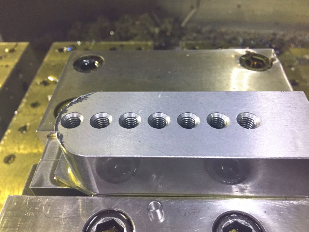 マシニングセンタで穴加工08