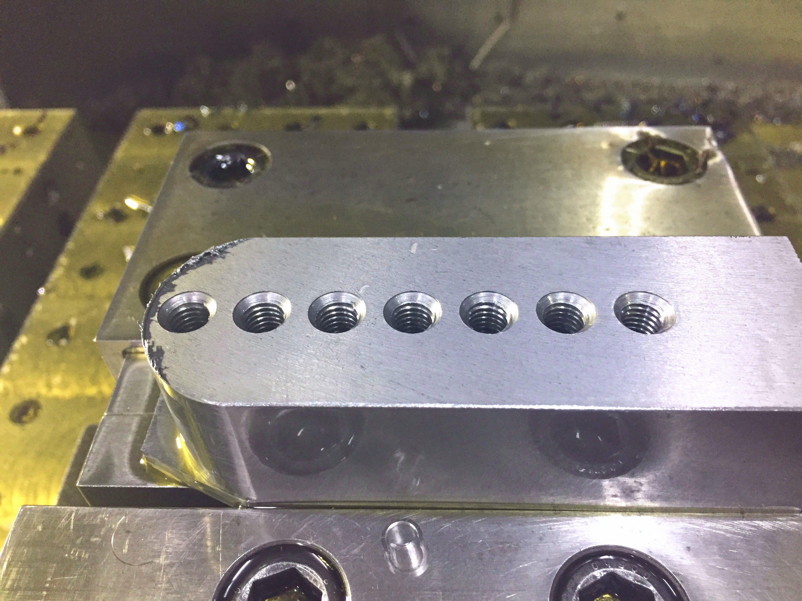 マシニングセンタで穴加工08