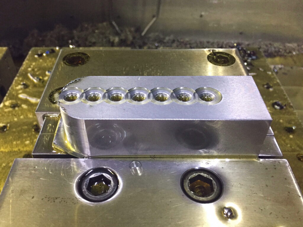 マシニングセンタで穴加工11