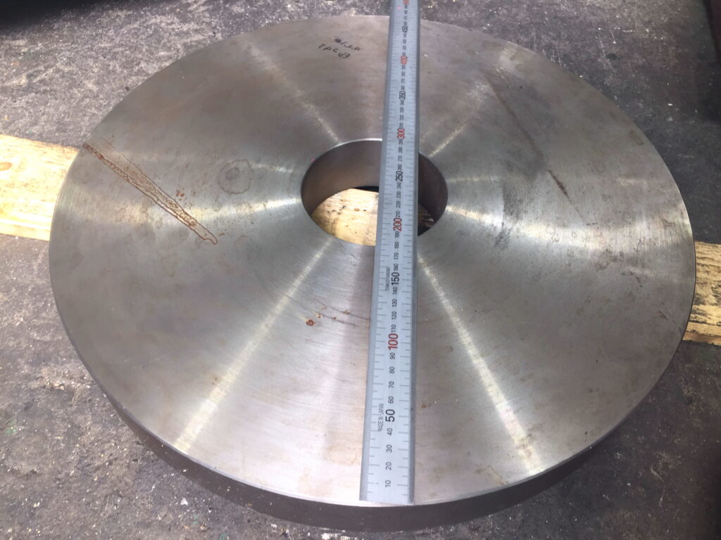 直尺を使って治具加工前の測定