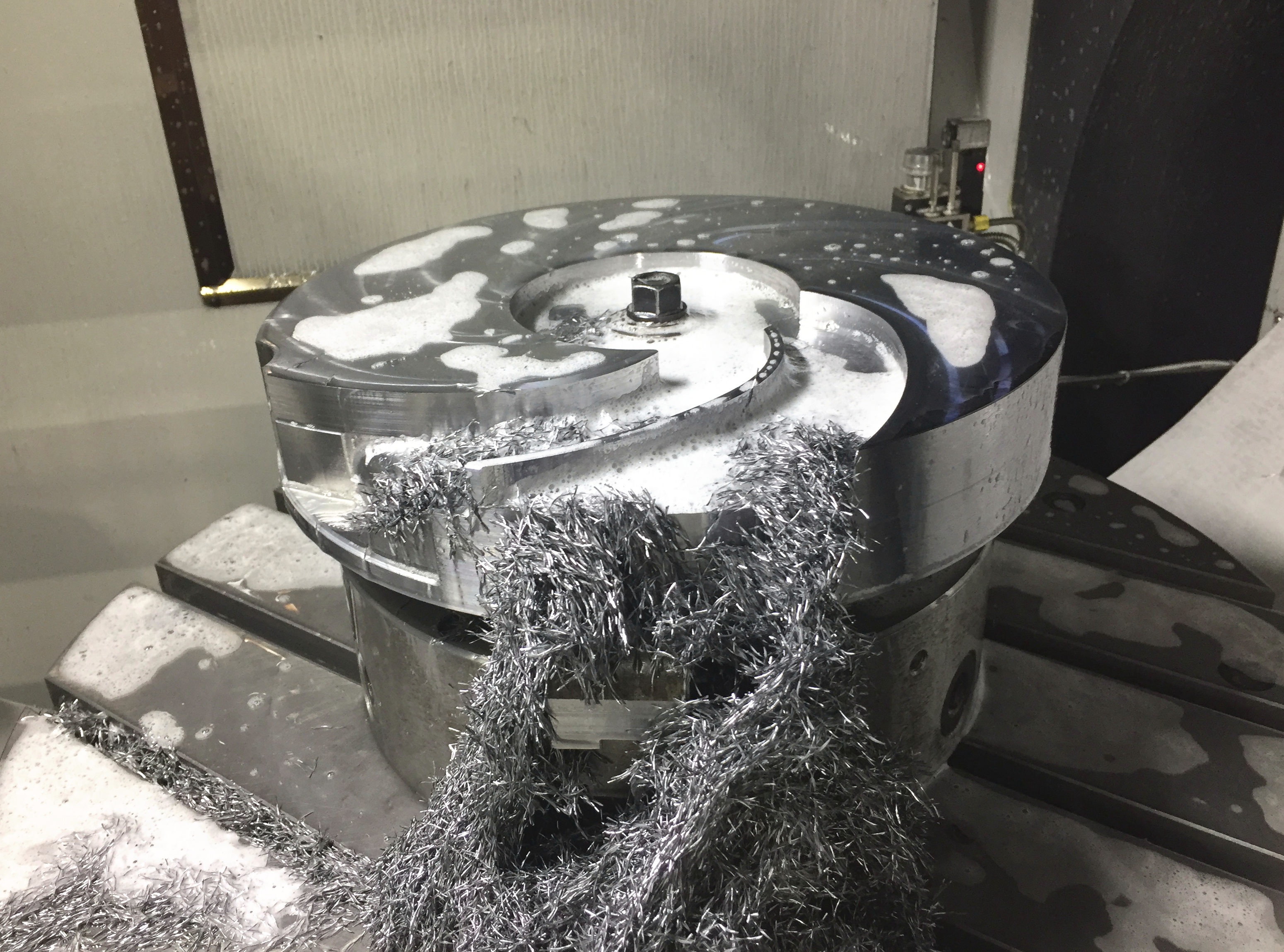 5軸制御のマシニングセンタで金属加工05