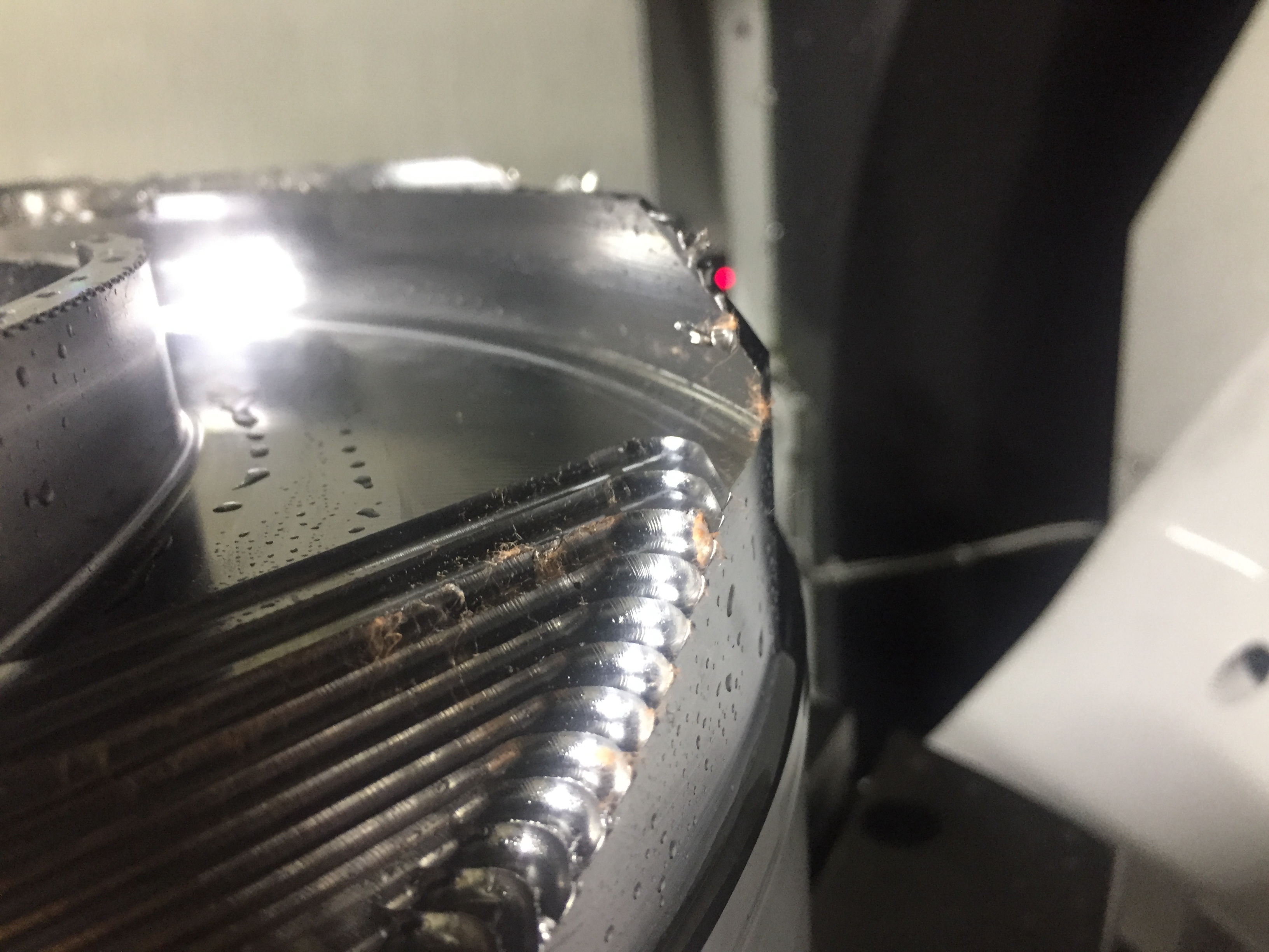 5軸制御のマシニングセンタで金属加工07