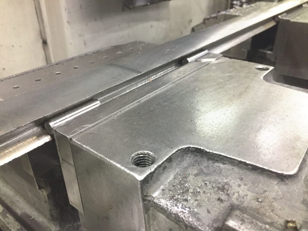 NCフライス盤で金属加工