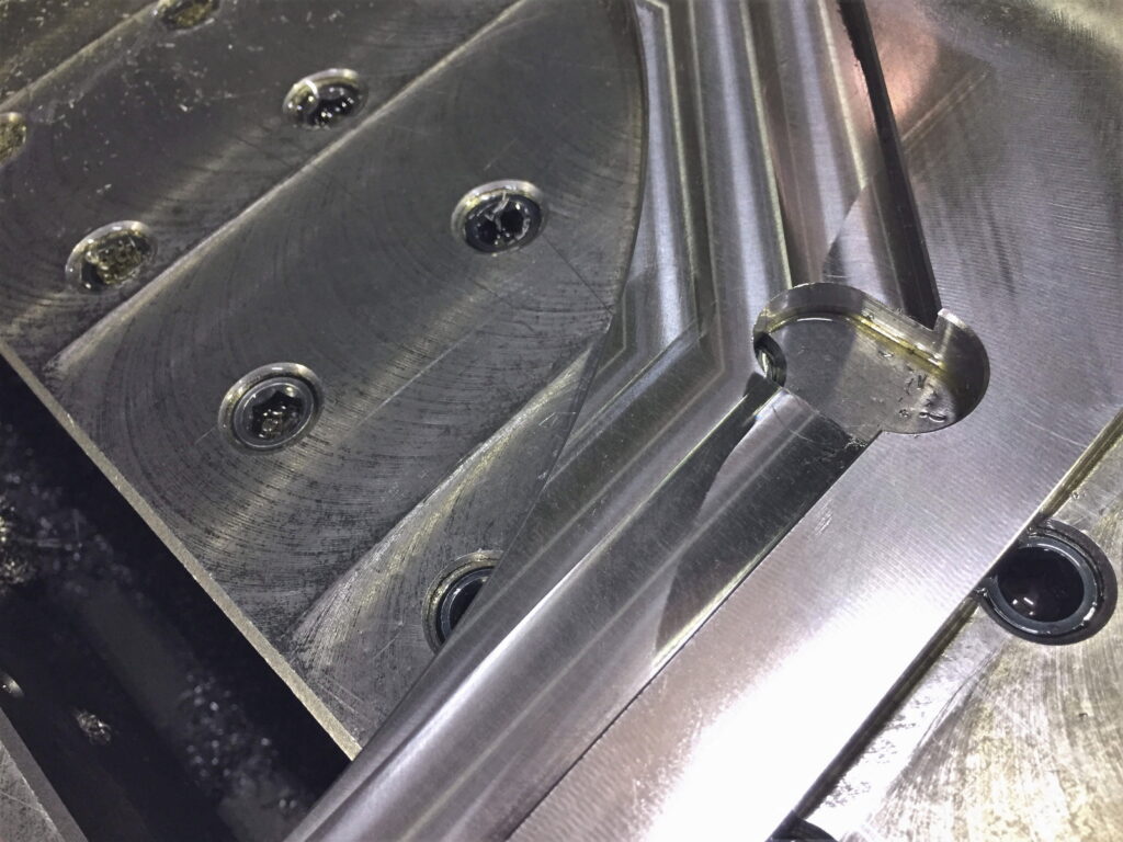 エンドミルを使ってSUS303の仕上げ加工