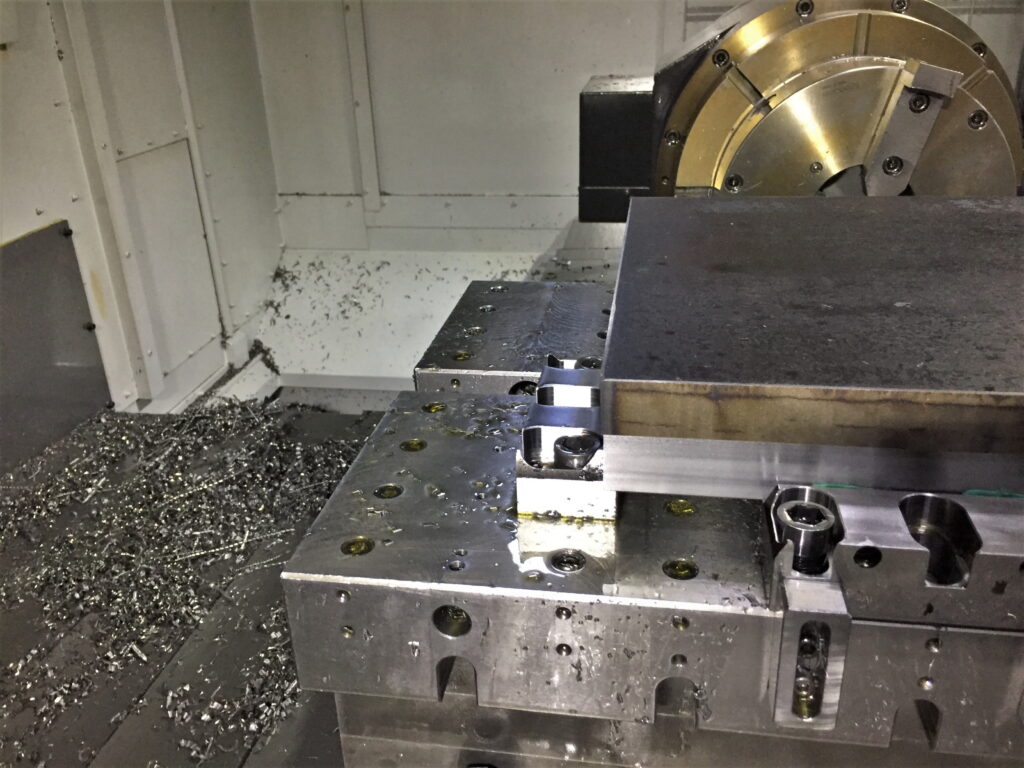 マシニングセンタで段取り作業20