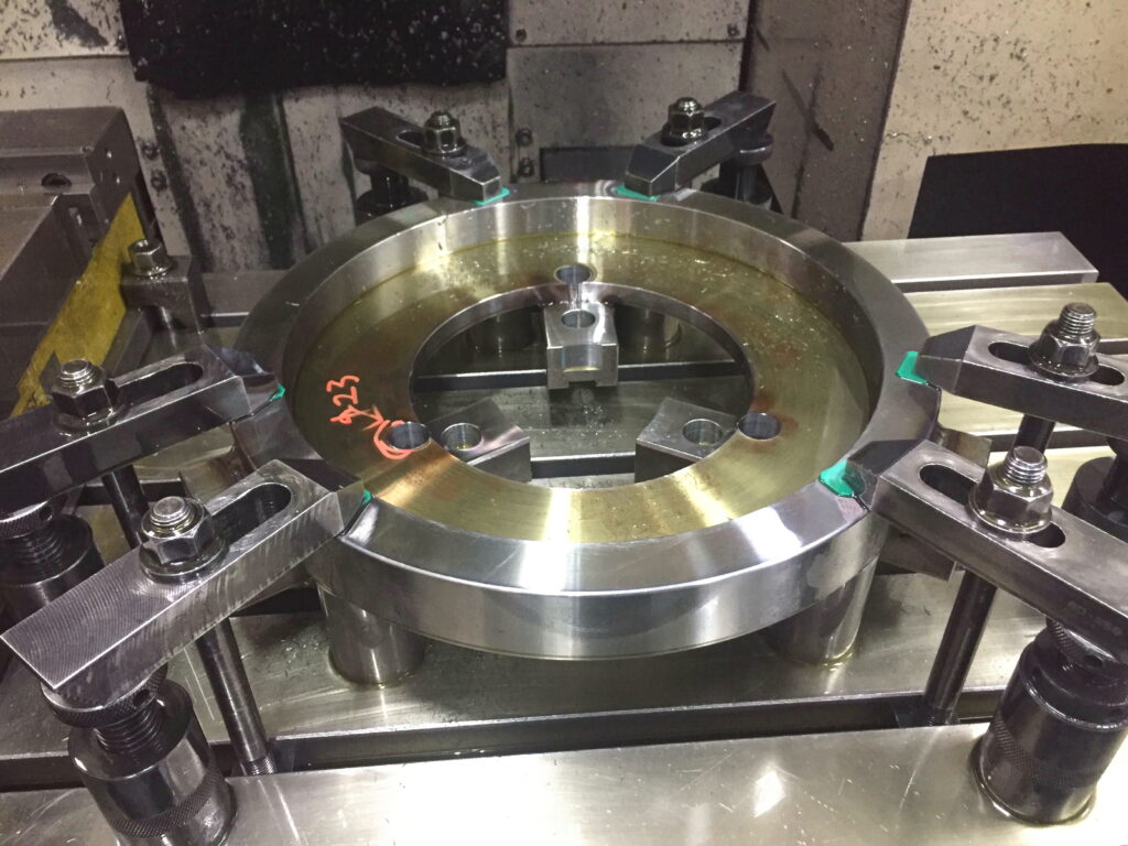 マシニングセンタで段取り作業22