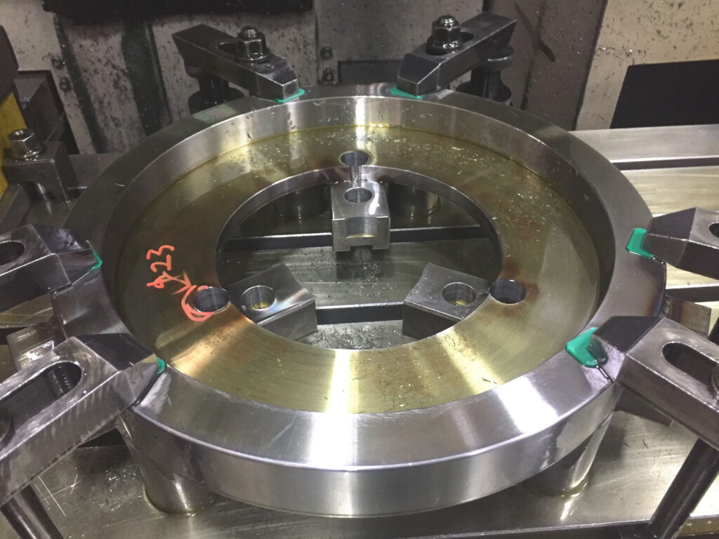 マシニングセンタで段取り作業23