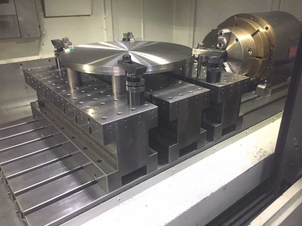 マシニングセンタで段取り作業24