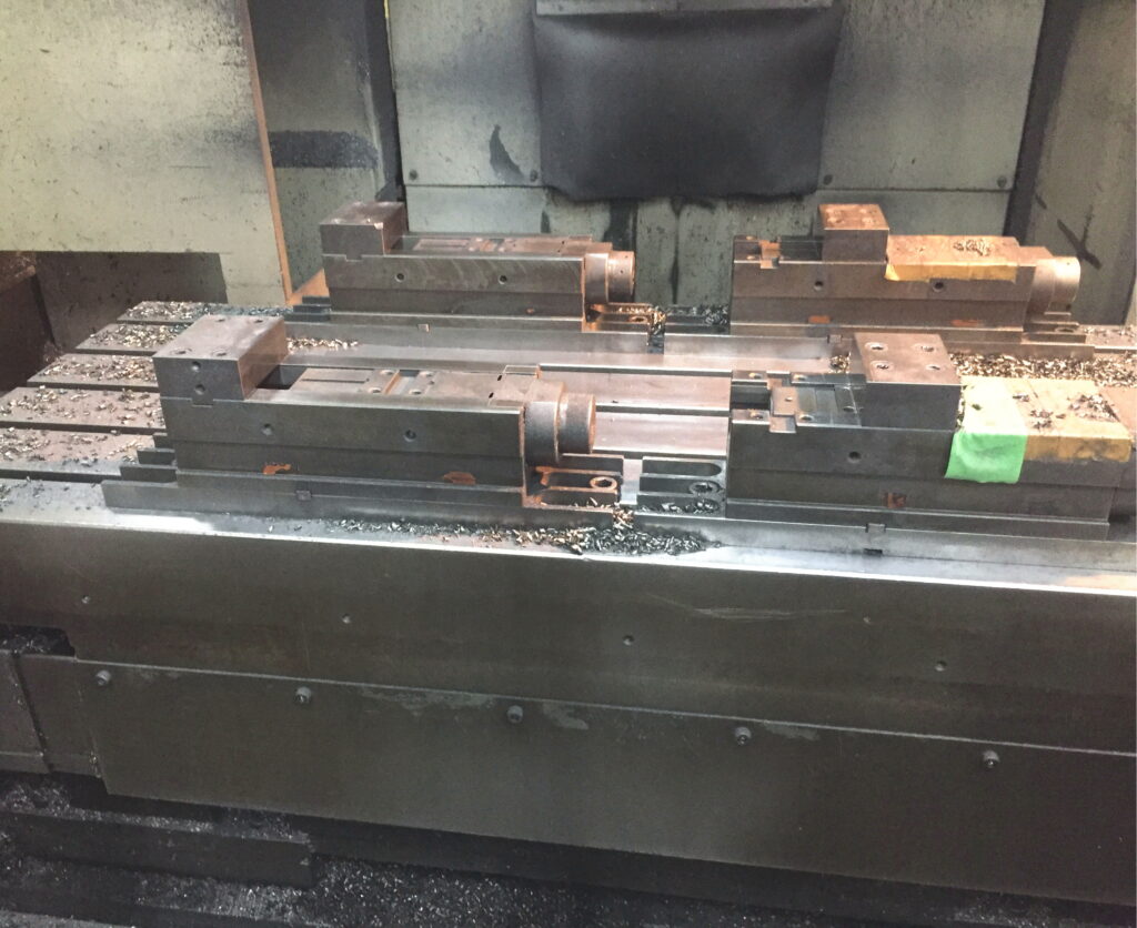 マシニングセンタで段取り作業25