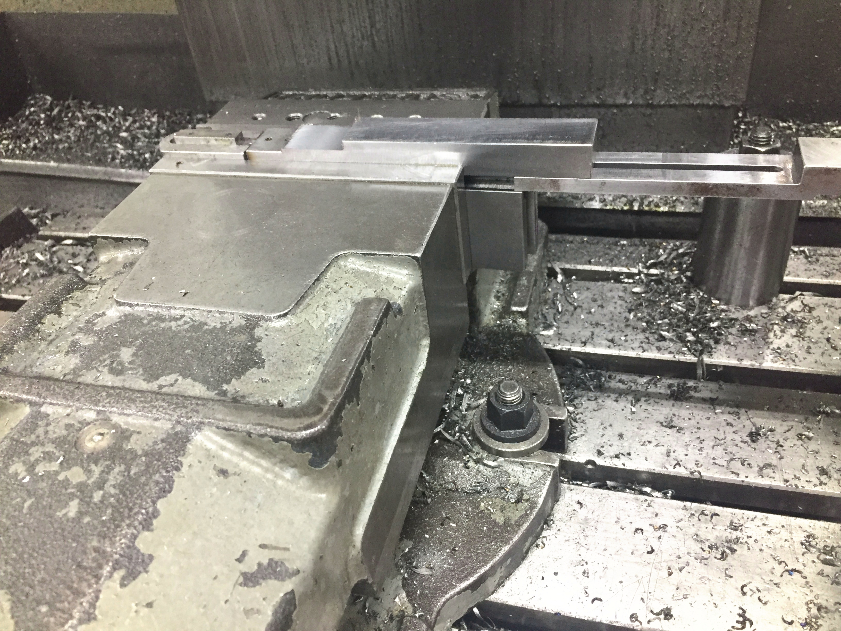マシニングセンタで段取り作業26