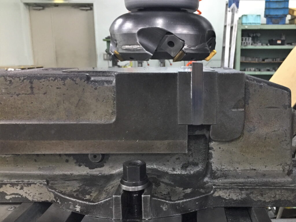 汎用フライス盤でフェイスミルの高さ出し
