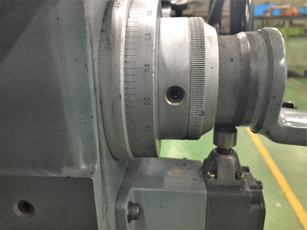 汎用フライス盤のZ軸送りのハンドル