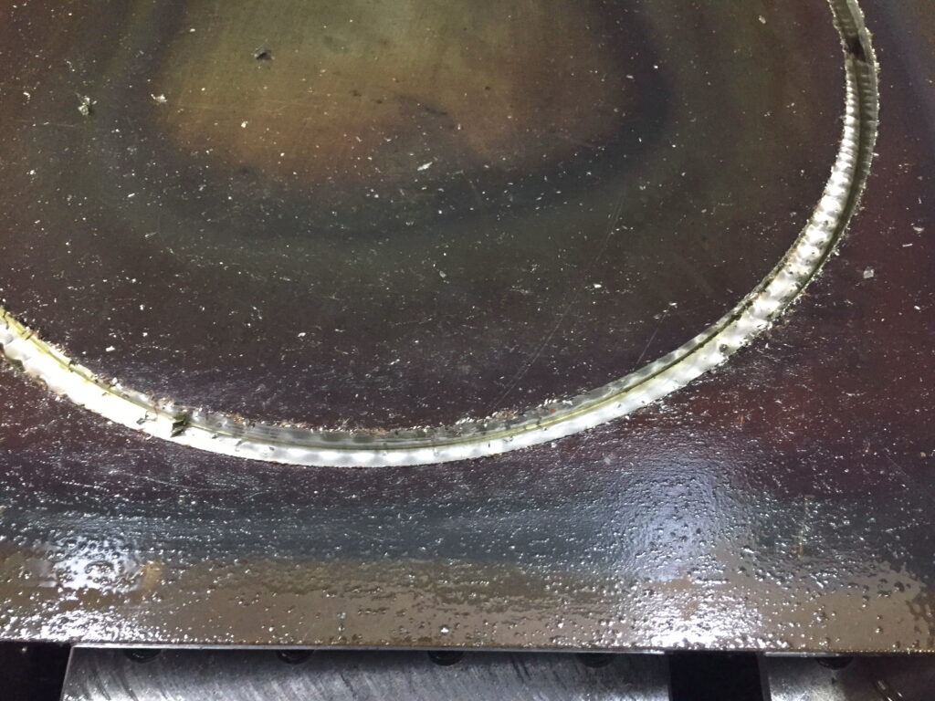 立形マシニングセンタで切り抜き加工06