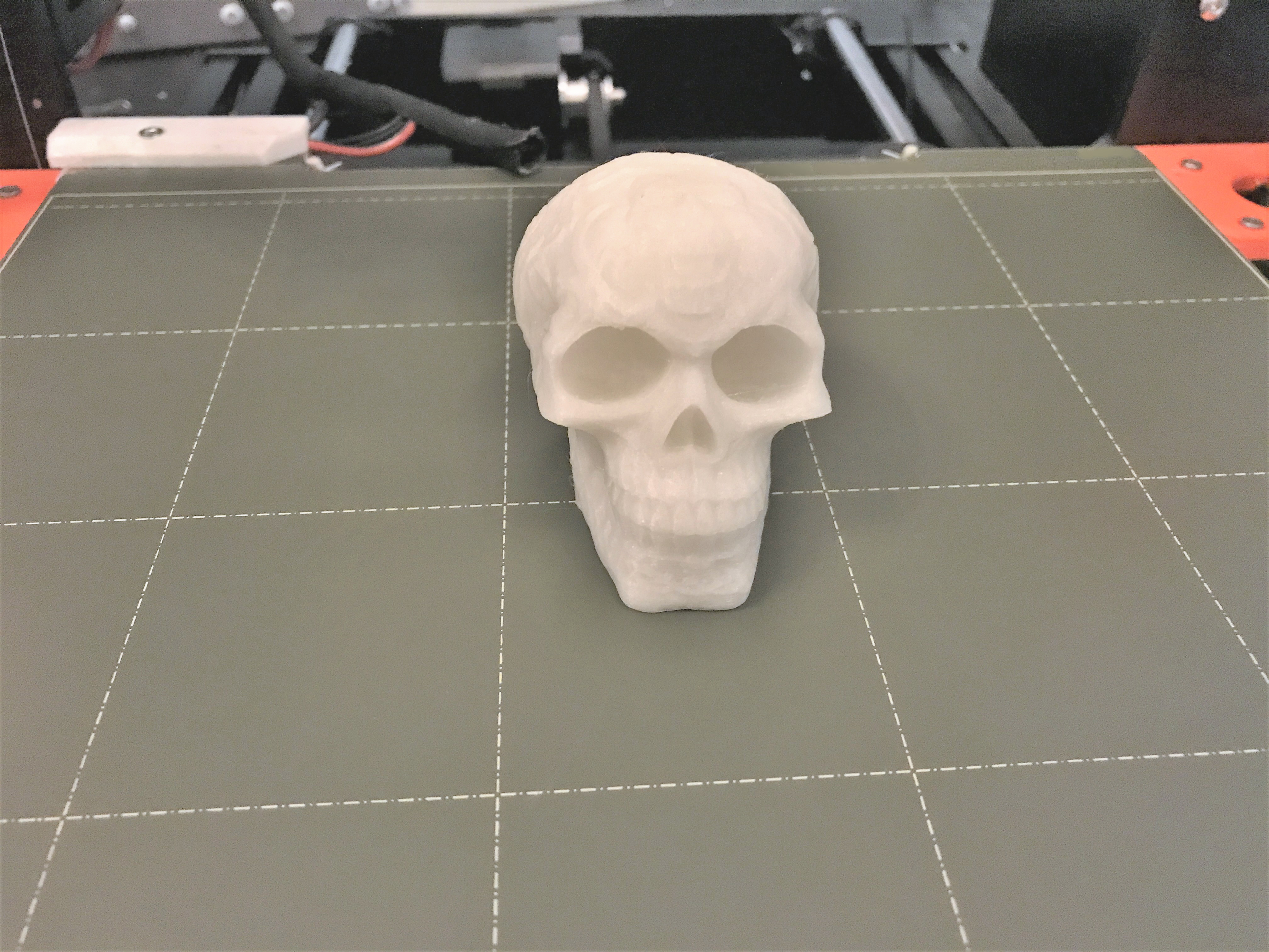 3Dプリンターで造形をしたガイコツのフィギュア