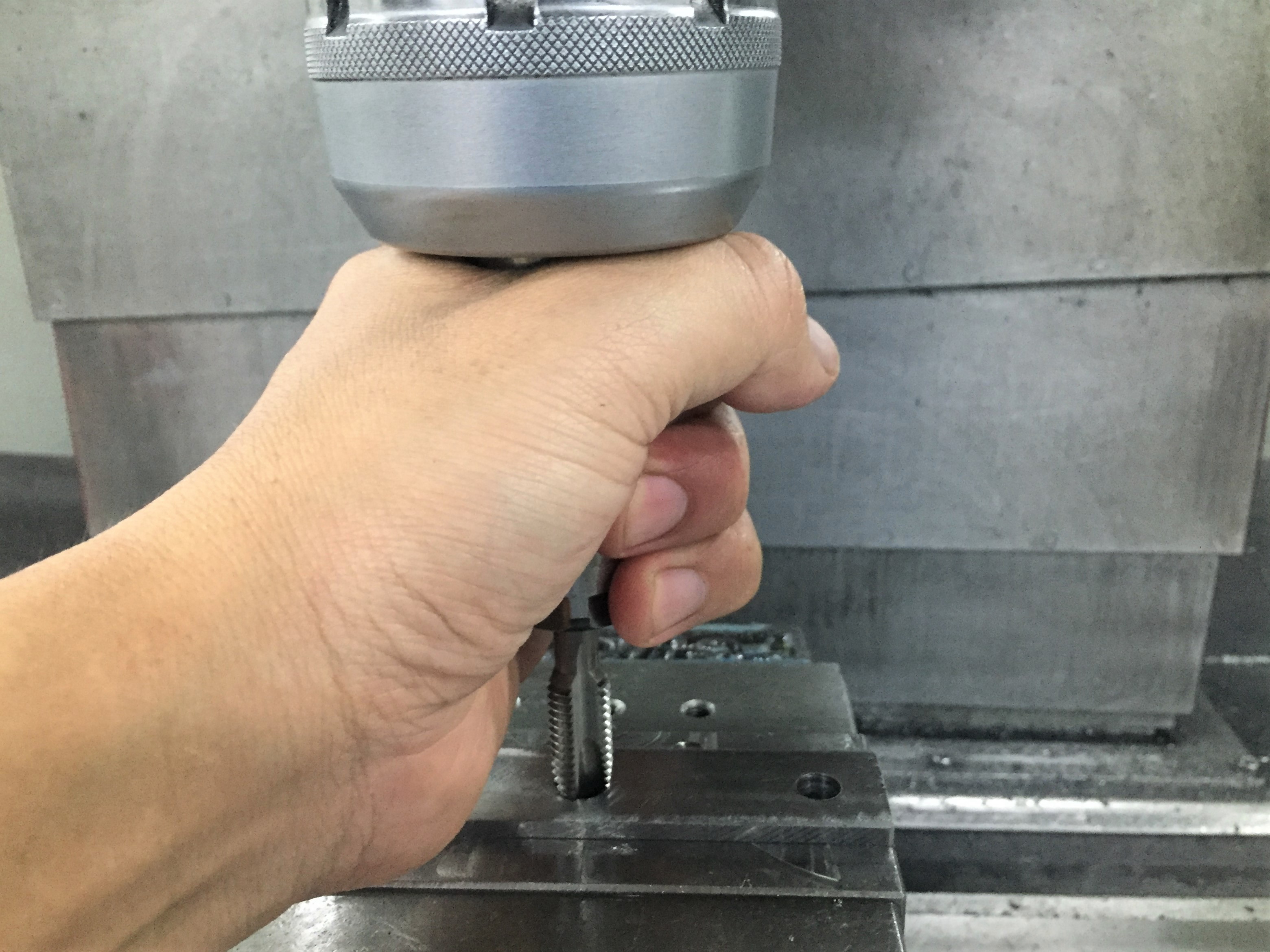 NCフライス盤を使ってM12の雌ねじ加工03