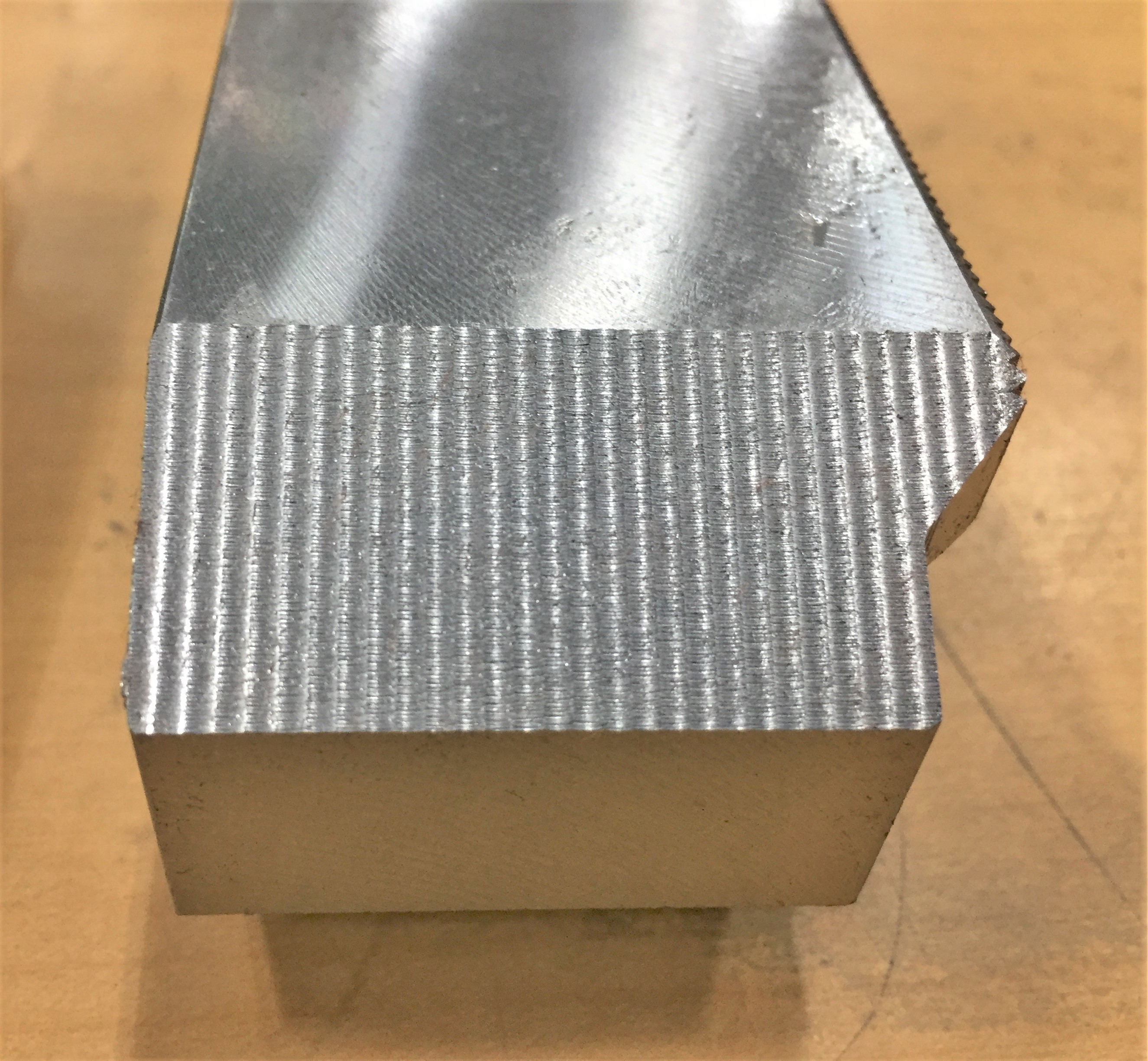 XZ平面を使ってボールエンドミルで面取り荒加工