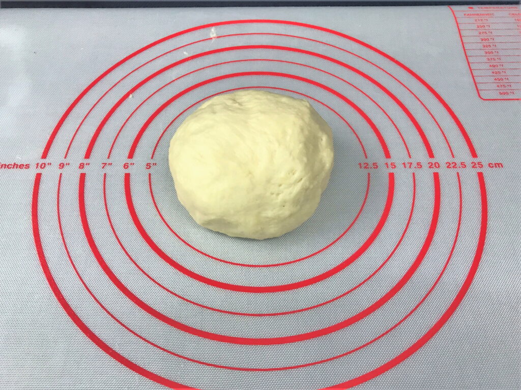 こねあがって丸められたパンの生地