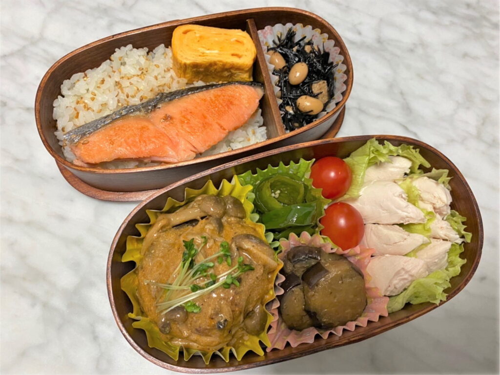 まげわっぱに入れられた二段の鮭弁当