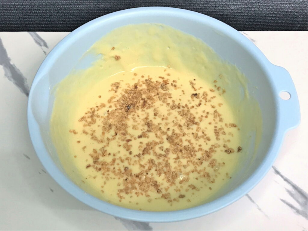 アーモンドダイスを入れたパウンドケーキの生地