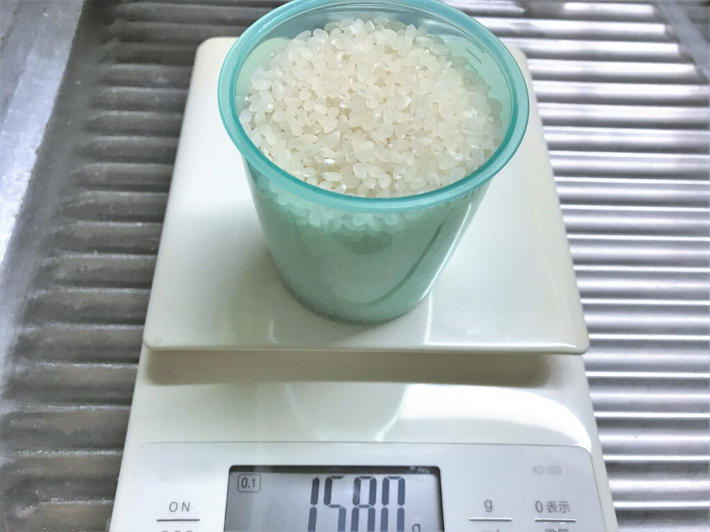 キッチンスケールを使って無洗米1合の測定