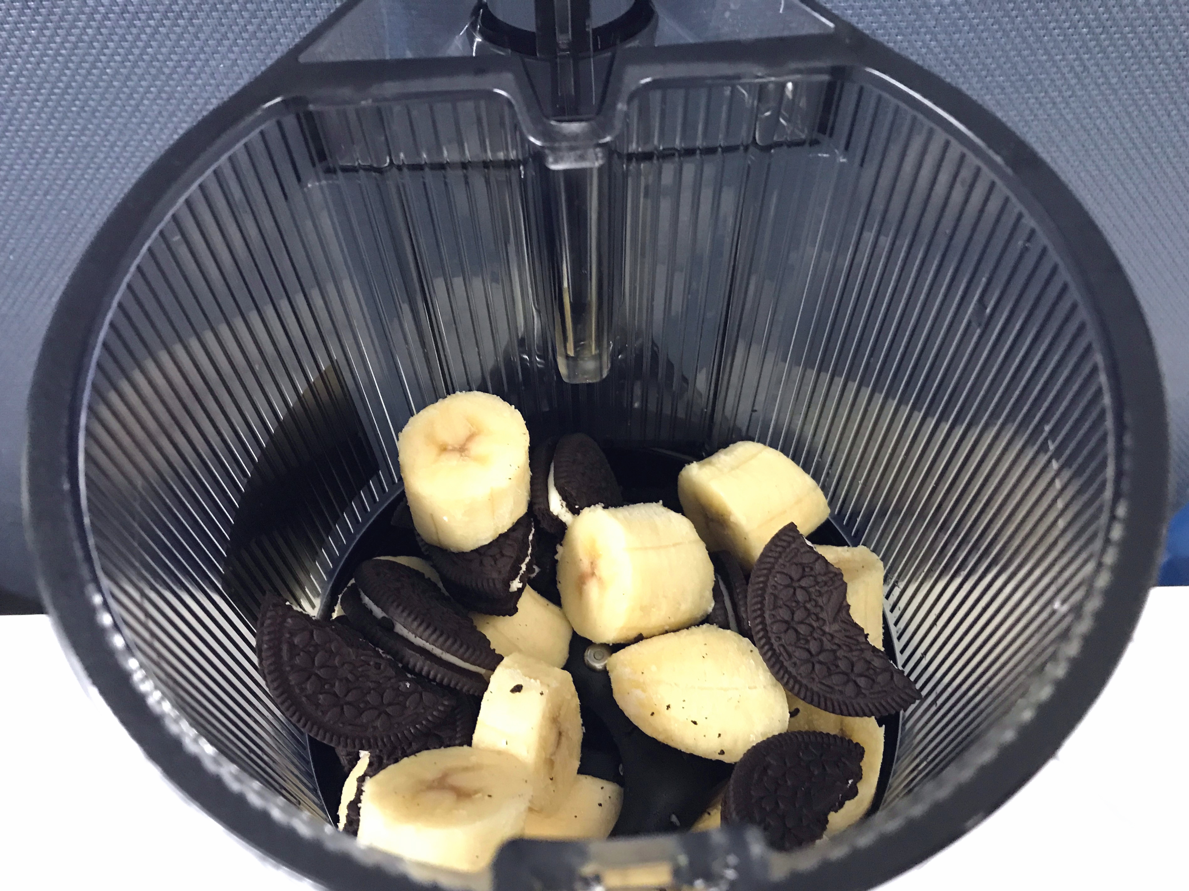 スロージューサーを使って手作りバナナアイス作り