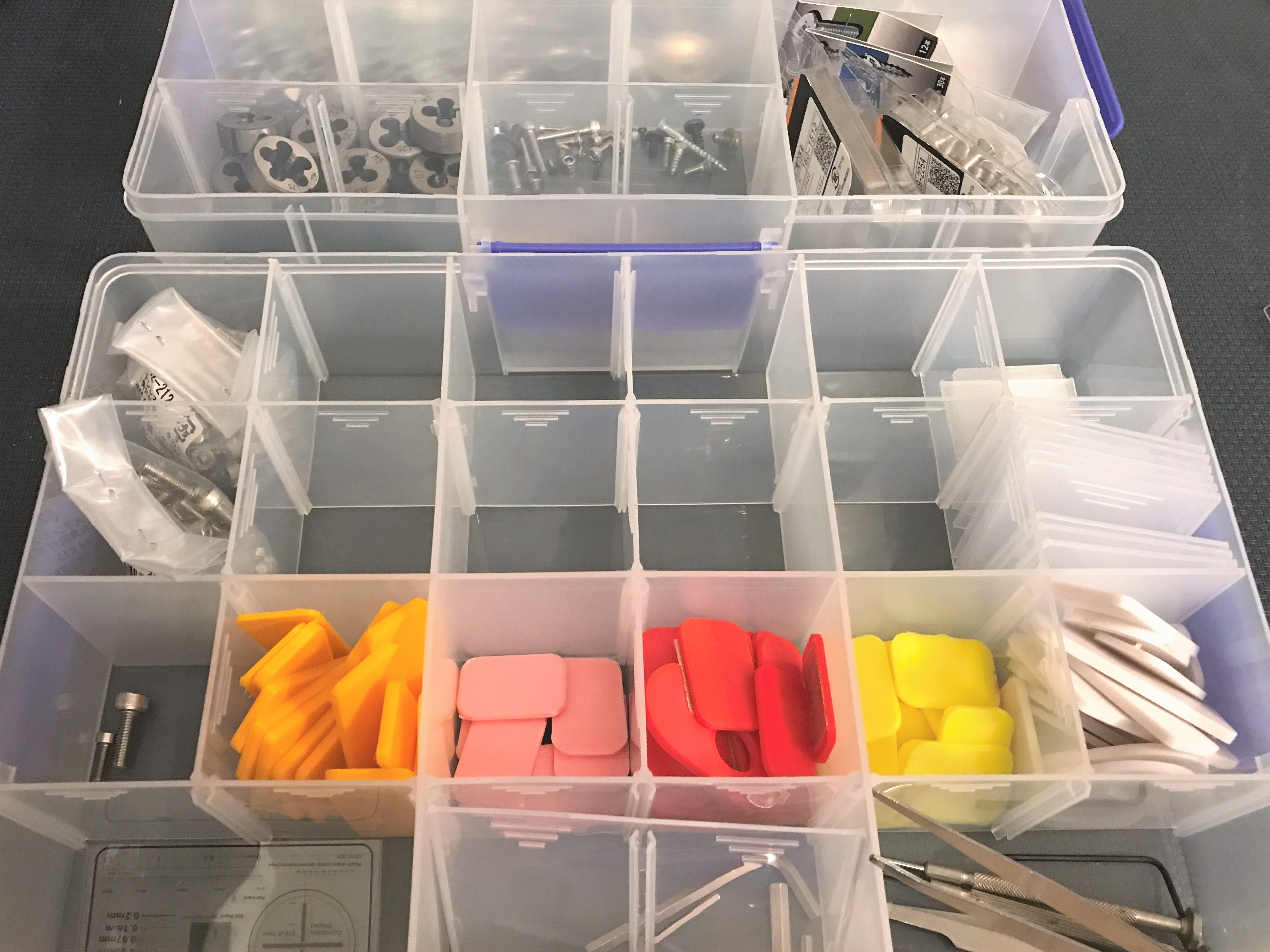ネジとネジ系工具の入った工具箱02