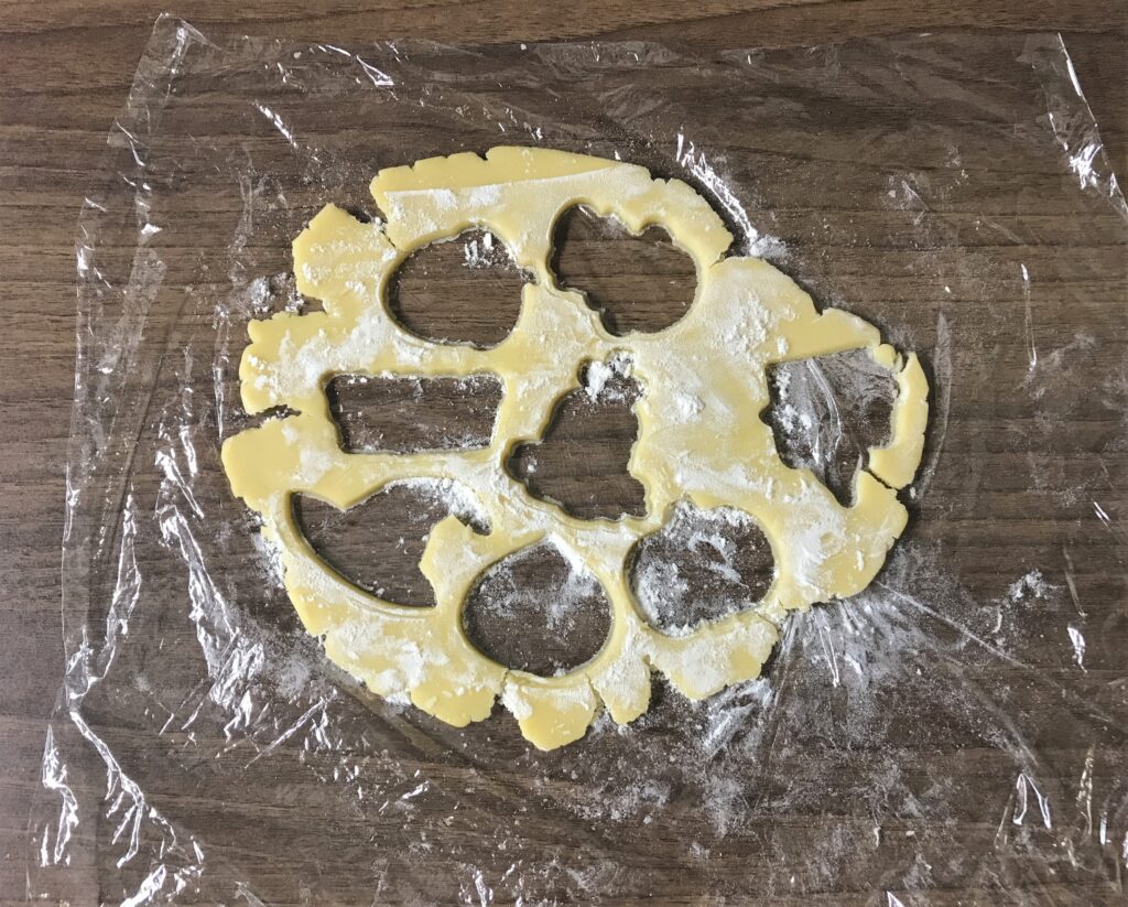 ハロウィン用のクッキー作り