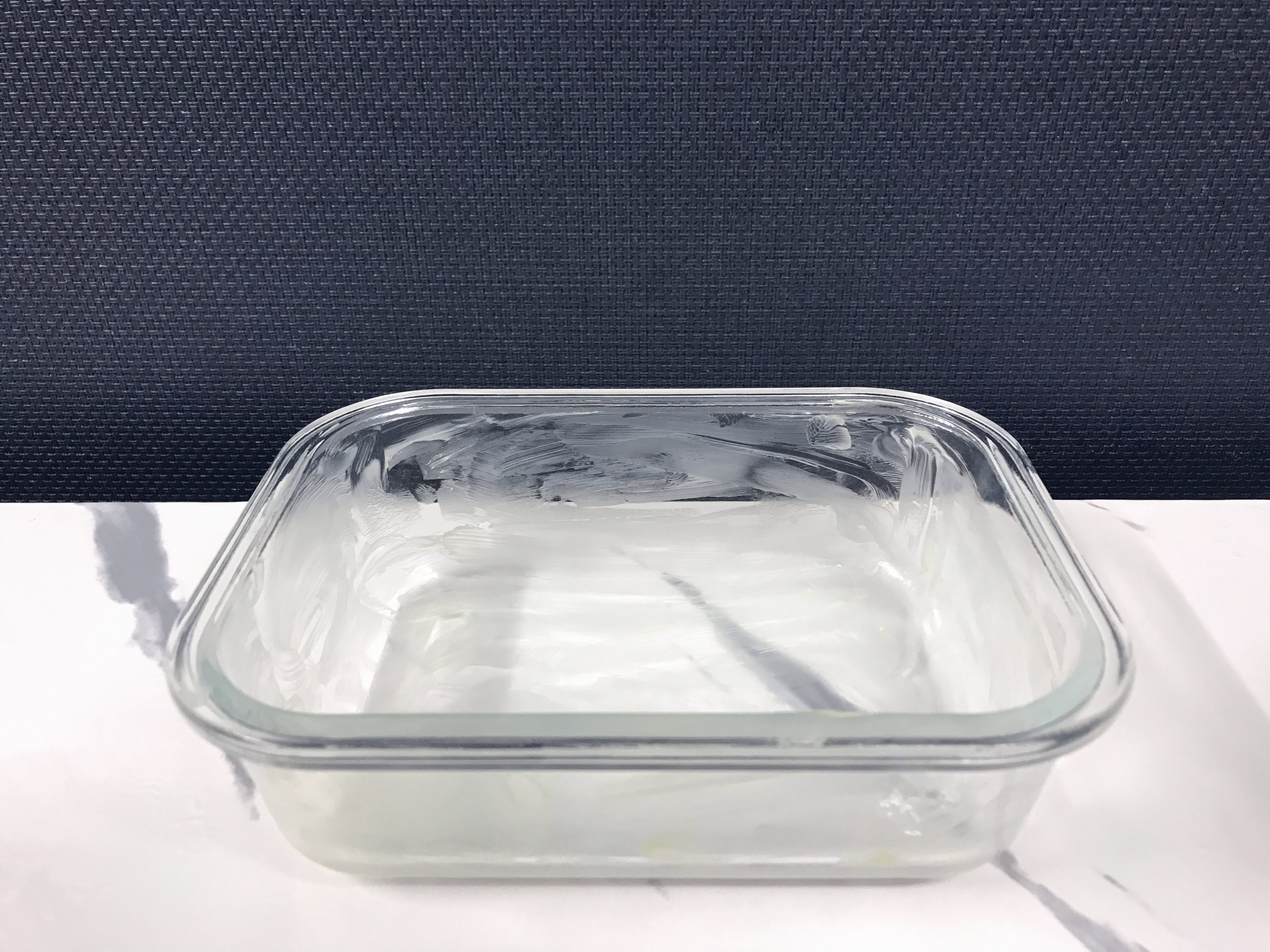 バターを塗った耐熱容器