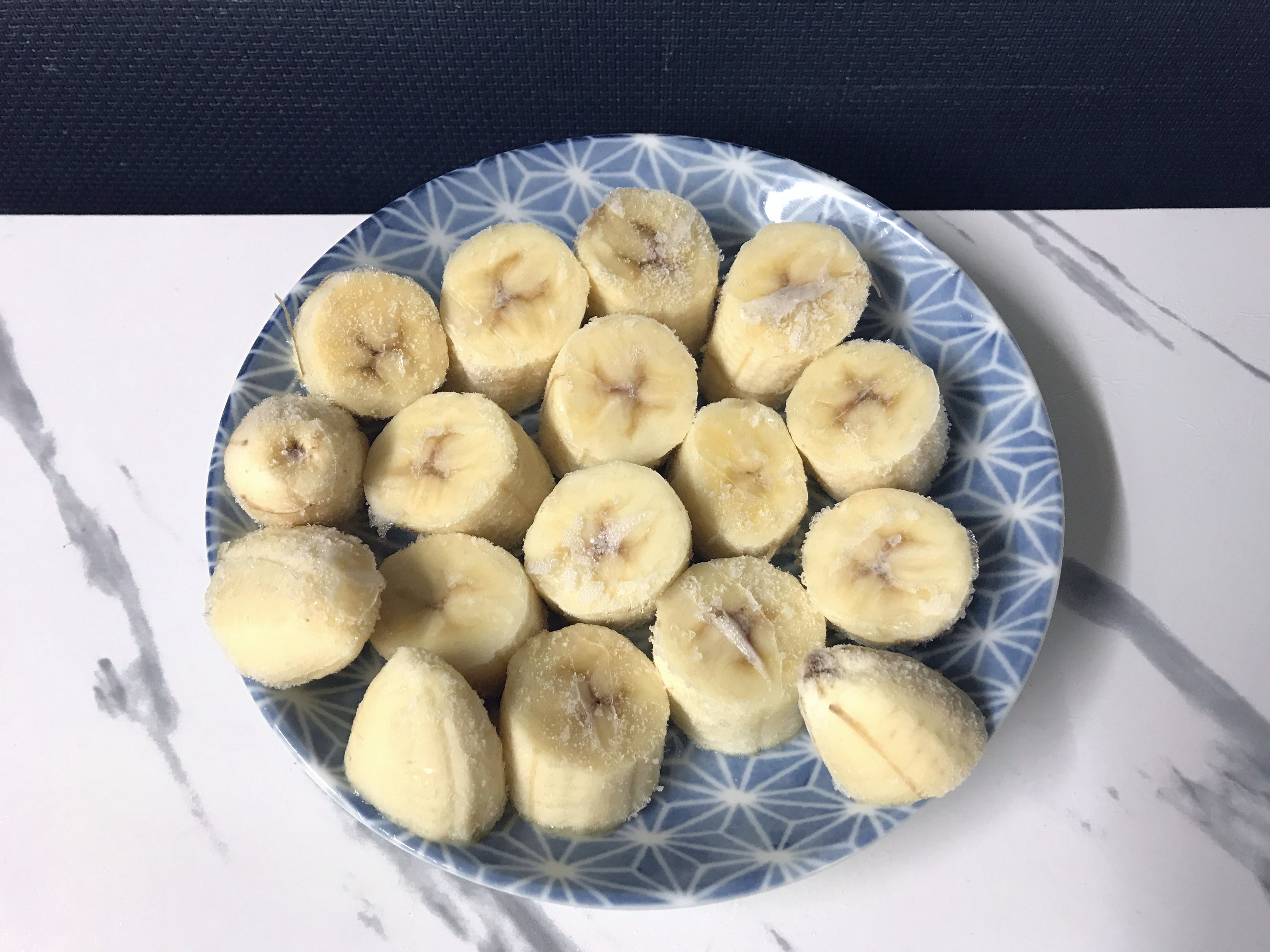 バナナアイスの材料の冷凍輪切りバナナ