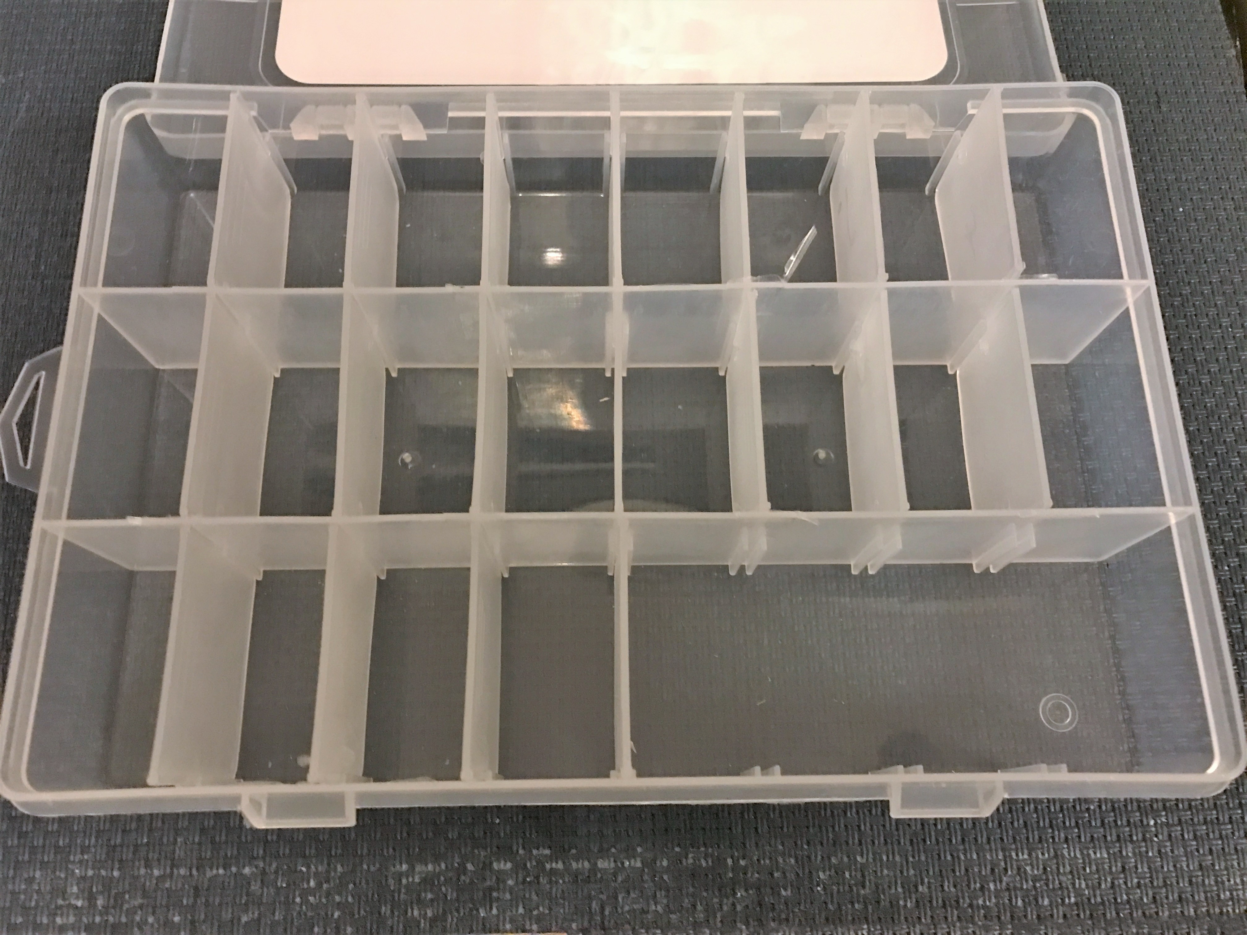 プラスチック製のクリアケース