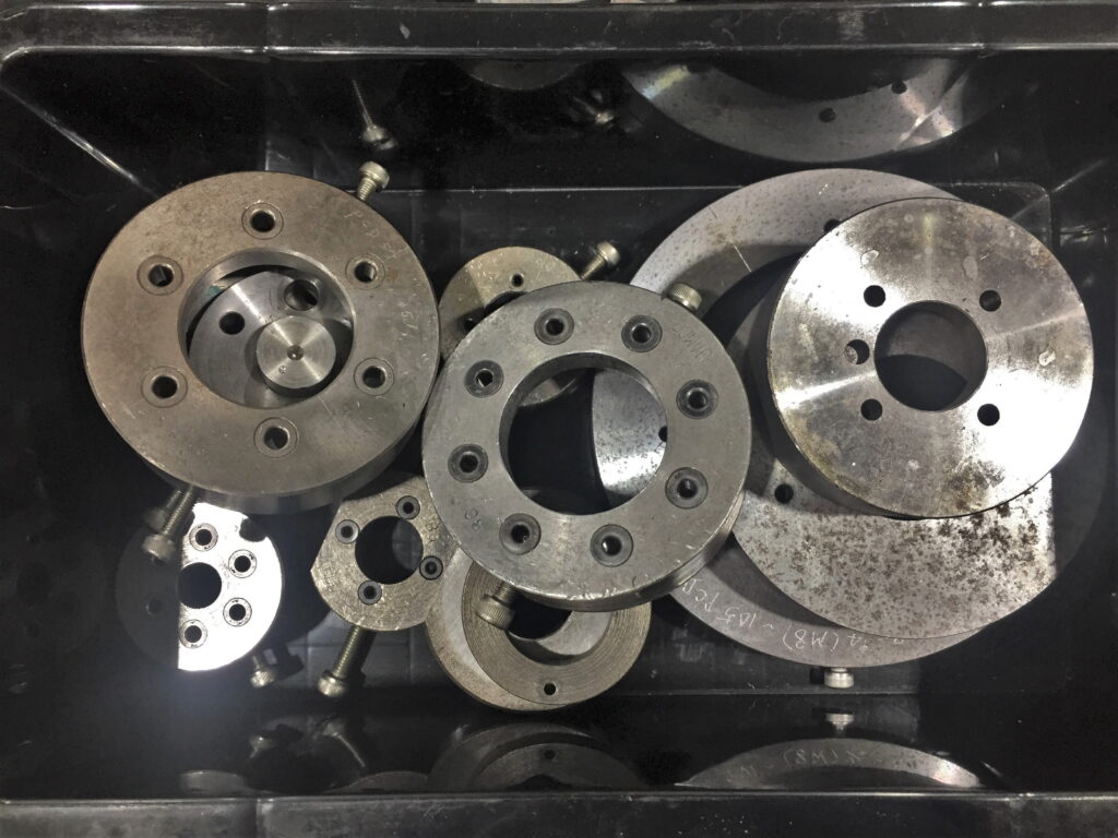 ボール盤を使った等配穴開け用治具