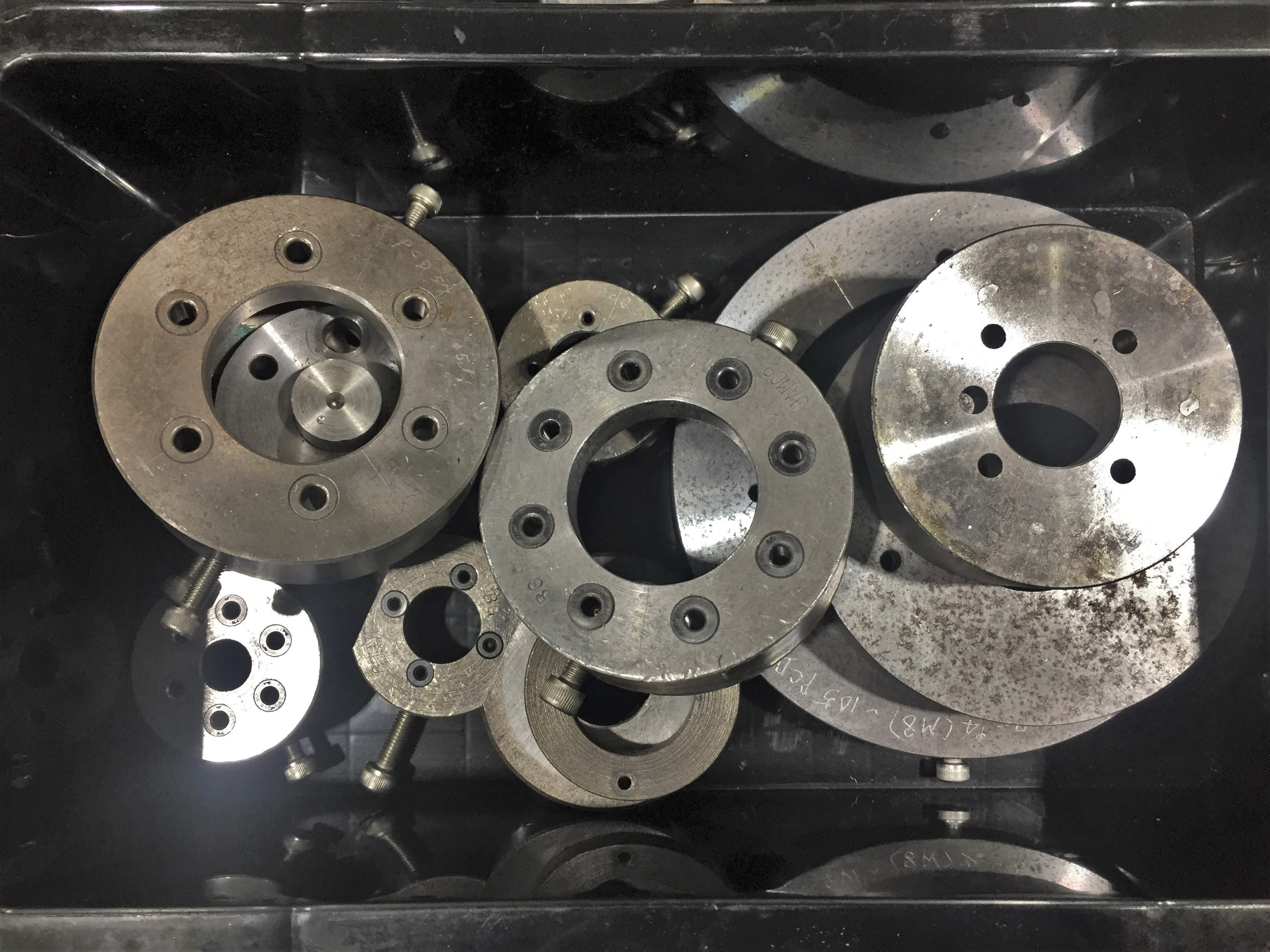 ボール盤を使った等配穴開け用治具