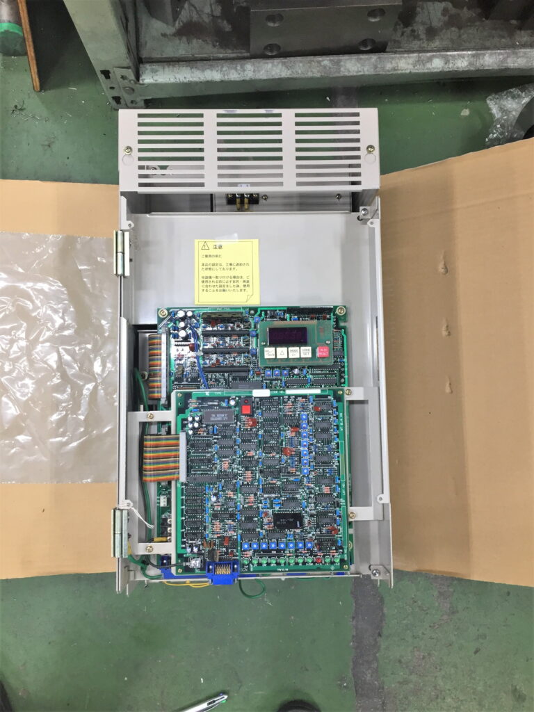 マシニングセンタに取りついているサーボアンプの交換02