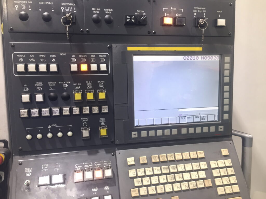 マシニングセンタの操作盤