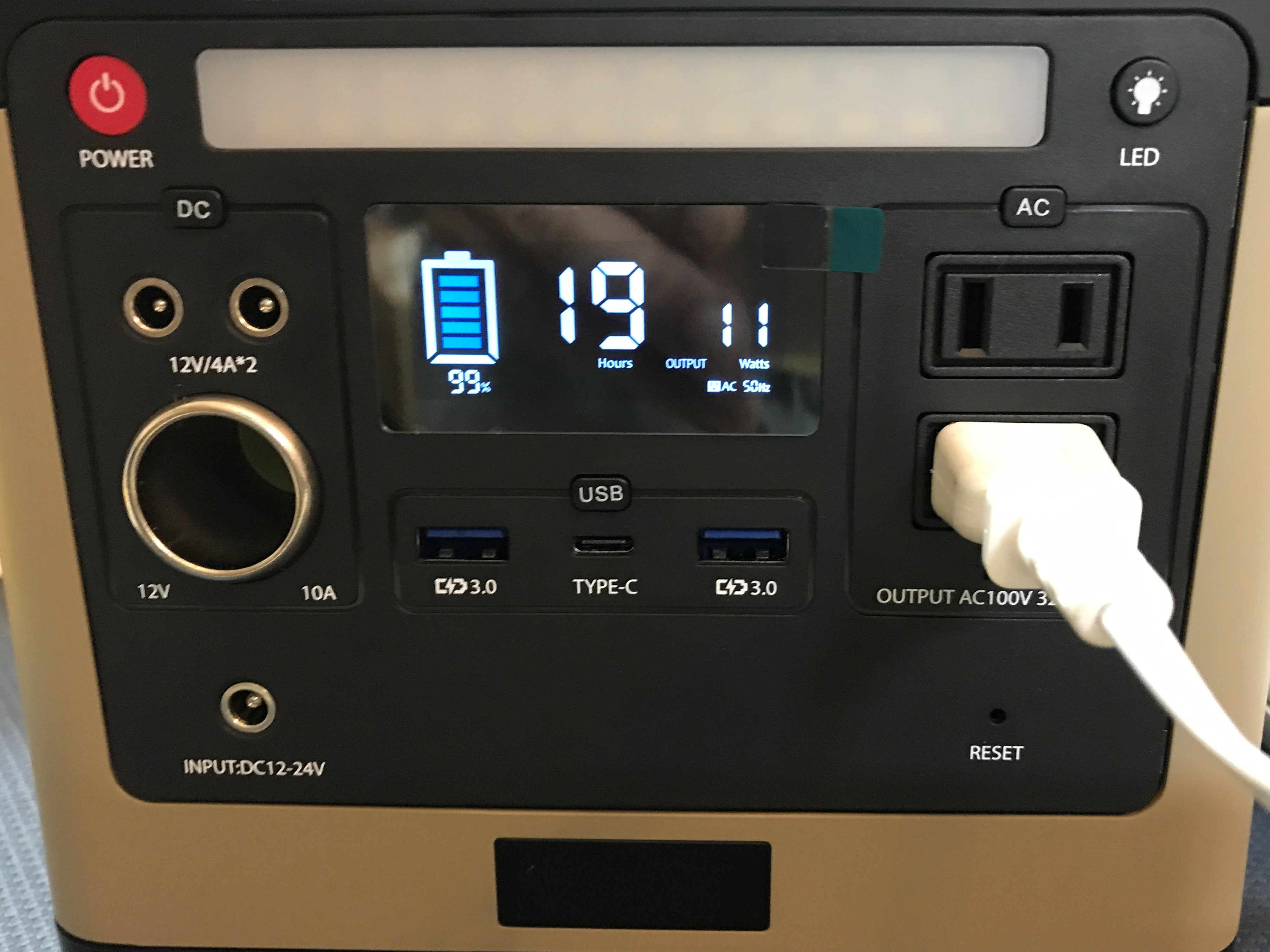 モバイル蓄電器で扇風機の電源を取る