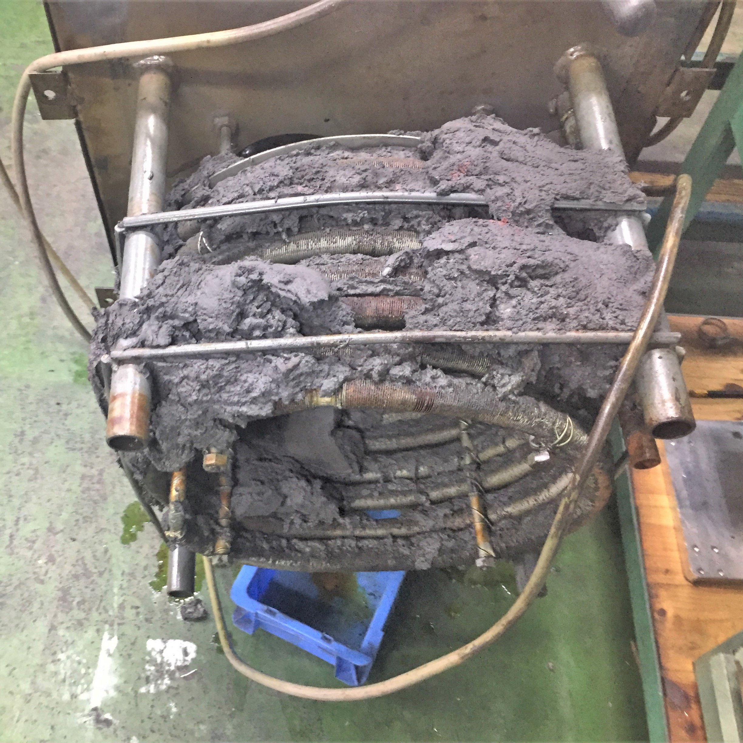 切削液洗浄機で詰まりを起こしたヘドロの塊02