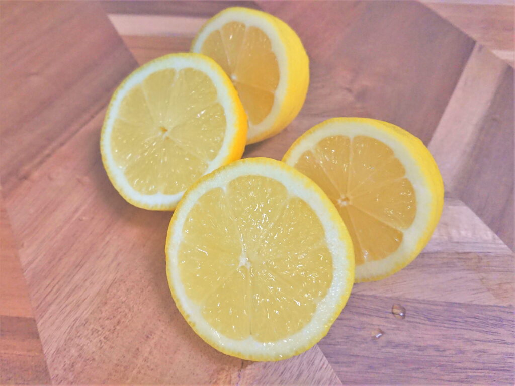 半分に切ったレモンの断面02