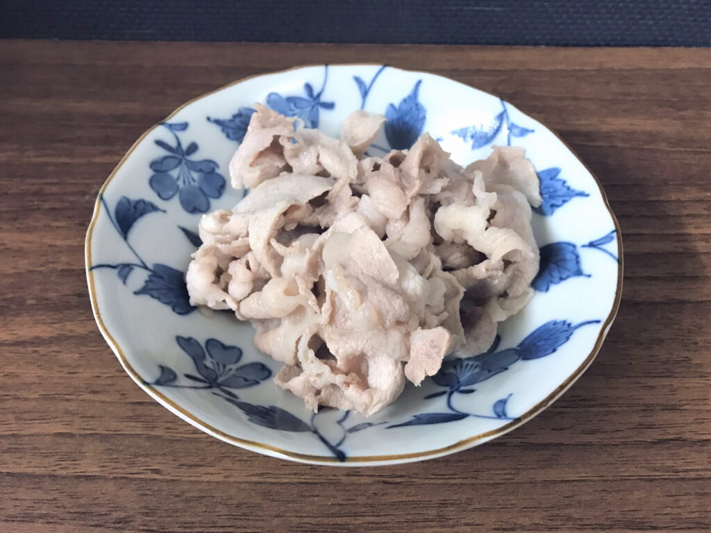 塩茹でをした豚ロース肉で利き肉02