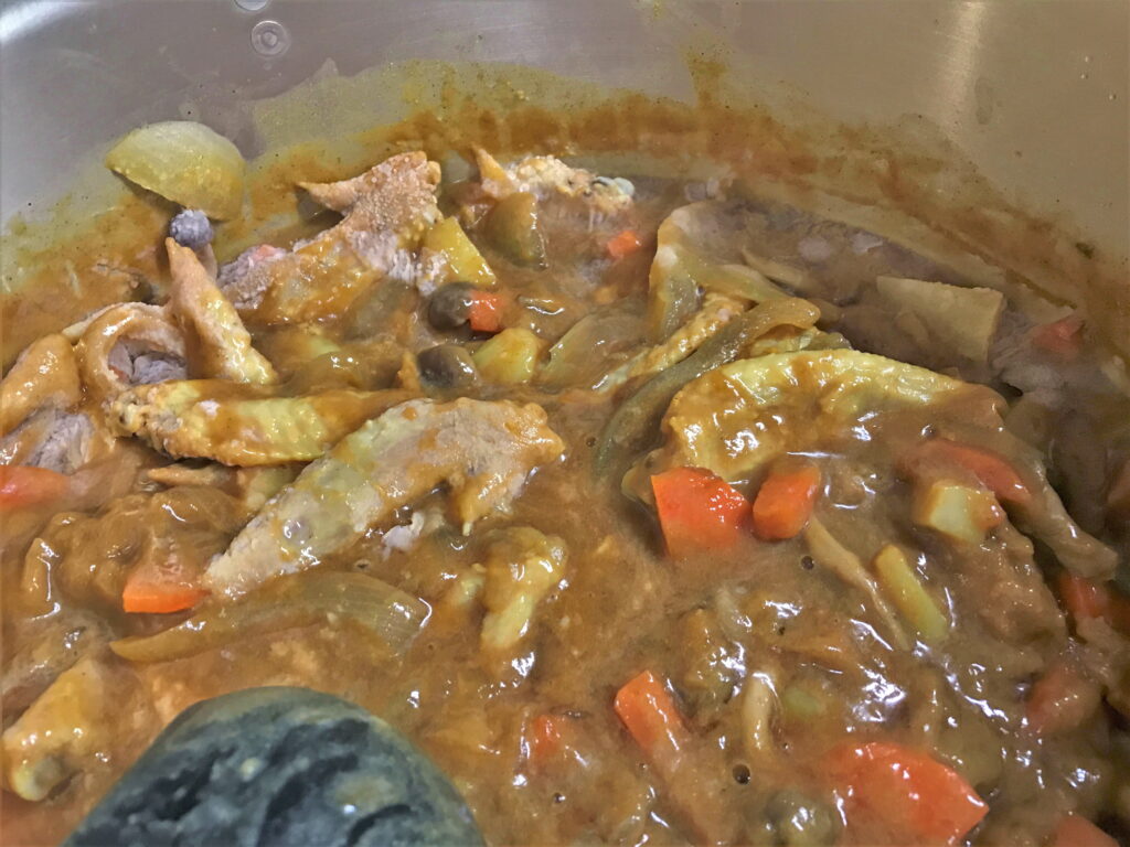 夏場に作ったキノコカレーに白いカビが生えた