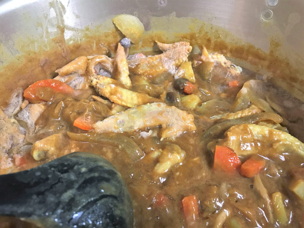 白いカビが生えてしまった自家製キノコカレー