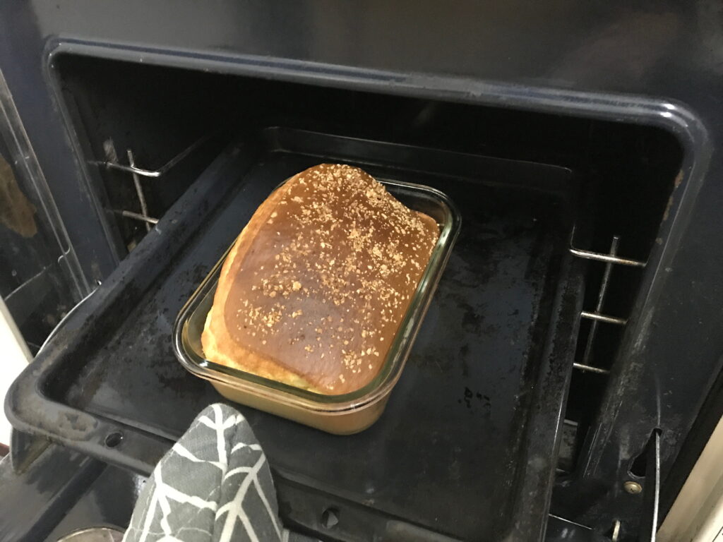 家庭用オーブンで焼いた手作りパウンドケーキ