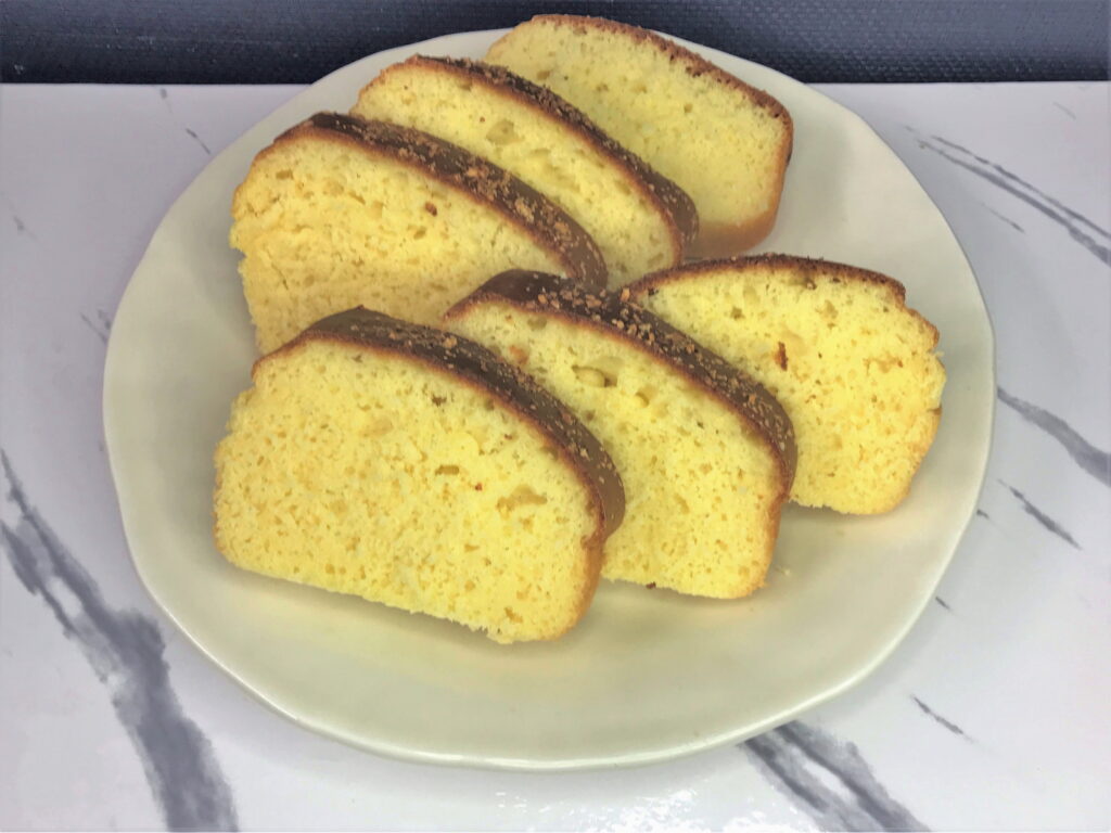 アーモンドの風味が豊かな、しっとり手作りパウンドケーキ